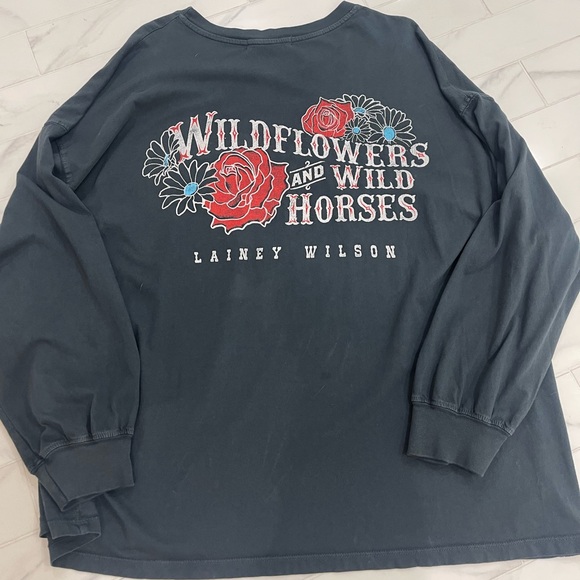 Daydreamer Lainey Wilson
Long Sleeve Graphic Tee One Size - Picture 5 of 10